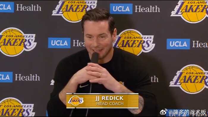 东契奇自嘲投不进正常球，雷迪克盛赞其30+10仍自责